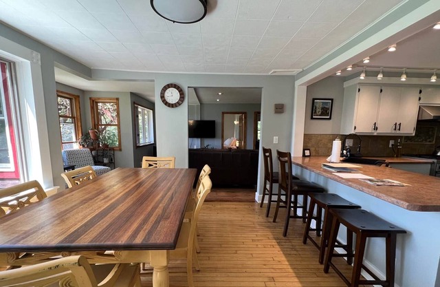 Blue Vista Farmhouse, Blue Vista Farmhouse | Private Home on 40 Acre Berry Farm