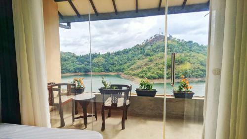 Blue Waters Edge - Kandy