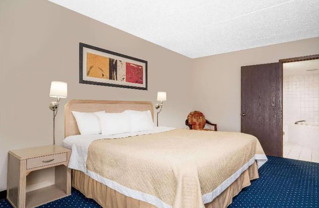 Blue Way Inn La Crosse Extended Stay - Standard 1 King Bed Non Smoking