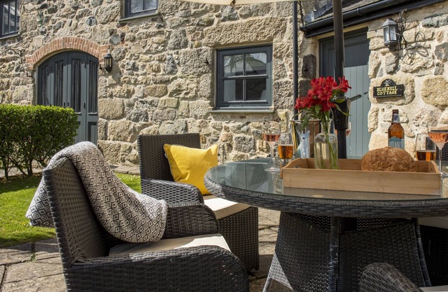 Bluebell Cottage is both beautiful and ideally located for the beaches