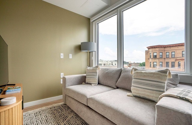 Blueground | Columbia Heights, pool, nr Meridian Hill Park