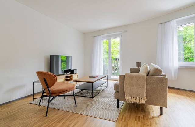 Blueground | Sihlfeld, balcony, nr Zürich Zoo