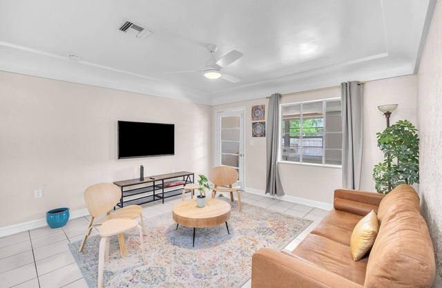 Bluewave Bungalow #2 | Cozy Retreat with Charm 2/1