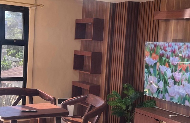 BN 5BR House with Mountain View