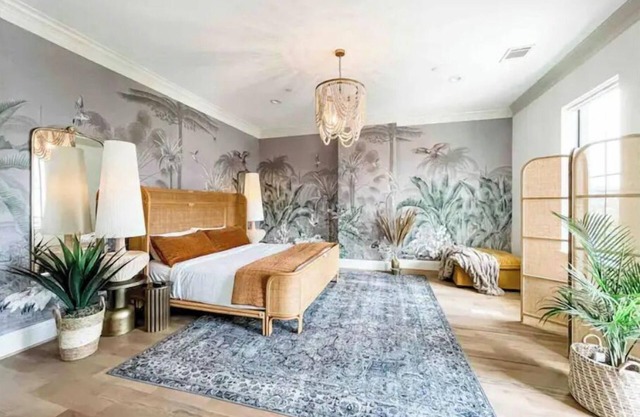 Boheme Haus ·Award-Winning Designer Luxury for 12· Montrose ·3200sqft Elevator