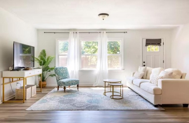 Bohemian Retreat Newly Remodeled with New Hot tub