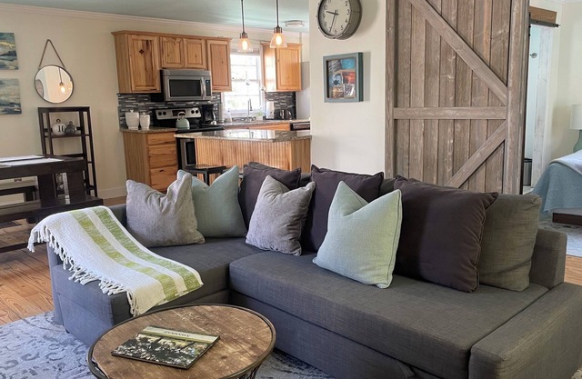 Boho South Bungalow, 1 block off Forsyth Park