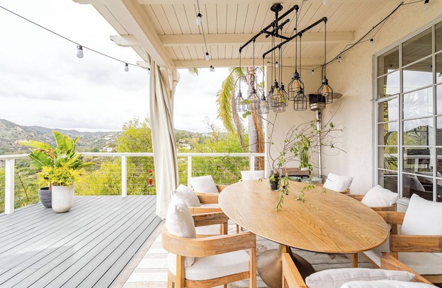 Bohome Topanga : Designer Sunlit Home + Canyon Views