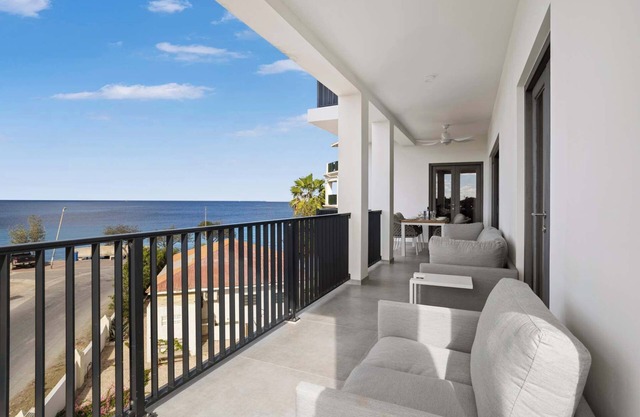 Bonaire Beach Apartment 10 with communal pool and diving facilities