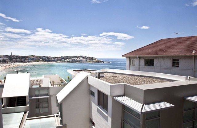 Bondi Beach Spacious Studio w Ocean View