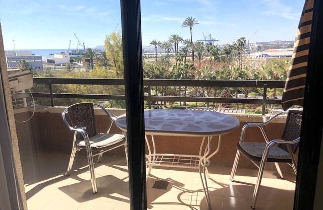 BONITO PISO CON VISTAS AL MAR