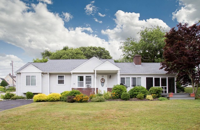 Bonnet Shores Treasure Road Summer Home Rental - Walk To Beach