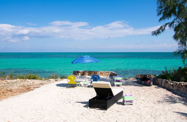 Boo's Bungalow - nFamily and Dog Friendly Waterfront, NOT BEACHFRONT, Cottage
