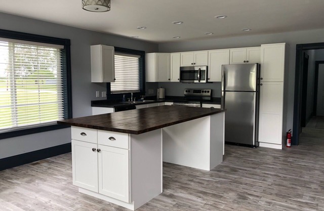 BOOK NOW 2024 LAST MINUTE SAVINGS! Mulholland Mansion House, Sleeps Up To 36!