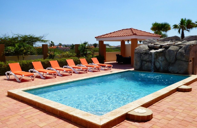 BOOK YOUR CHRISTMAS HOLIDAY IN ARUBA AT A BEAUTIFUL, PRIVATE HOME!