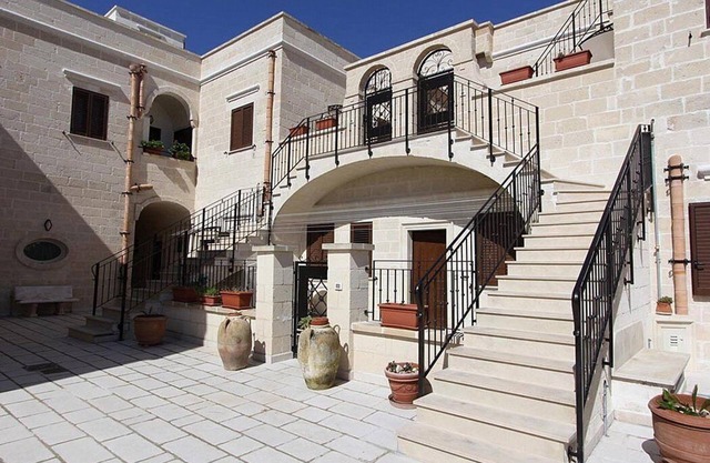 Borgo Salino B: A characteristic and welcoming three-story apartment in the characteristic style of the Apulian countryside, with Free WI-FI.
