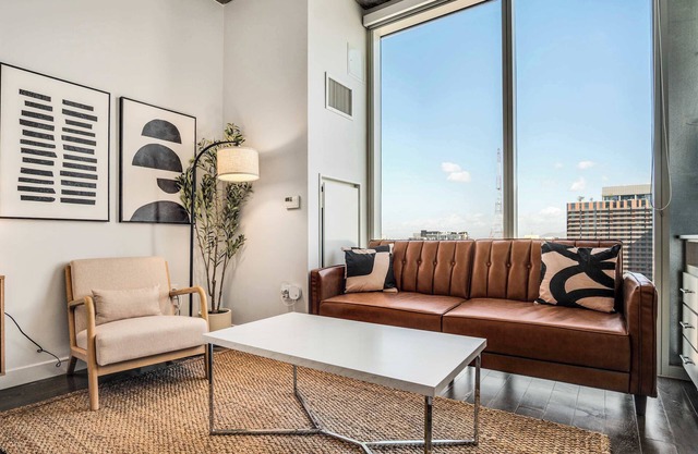 Boulevard Stays Highrise STU Sky Pool, Parking, Gym 21