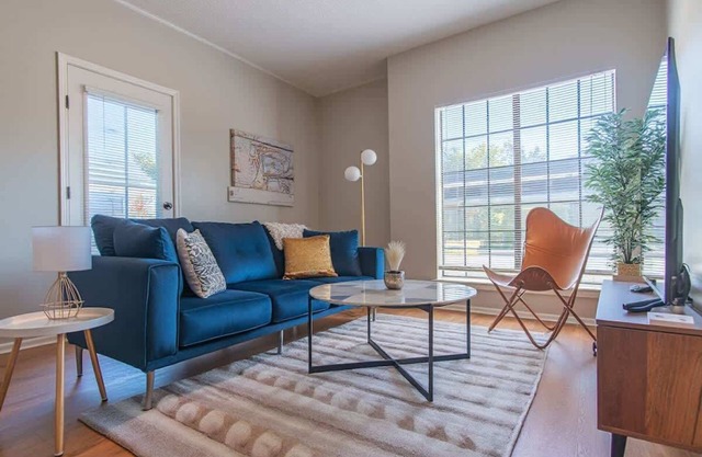 Boulevard Stays Quiet 1BR King Suite Pool, Gym, Parking 01