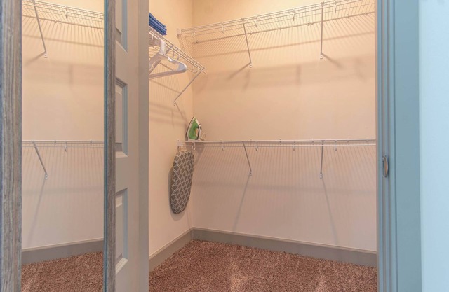 Boulevard Stays Stylish 3BR Getaway Pool, Gym Access & Free Parking