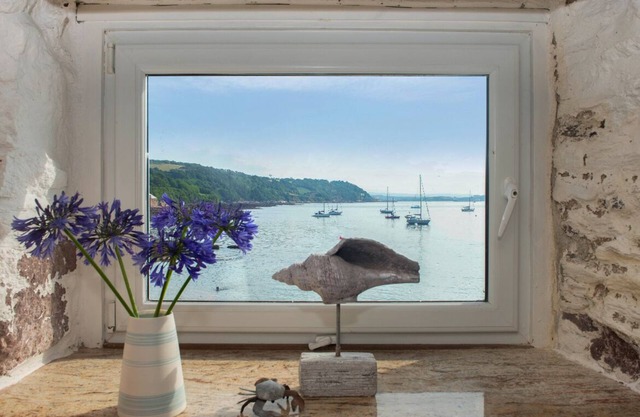 Boutique beach house right on the beach with amazing sea views!