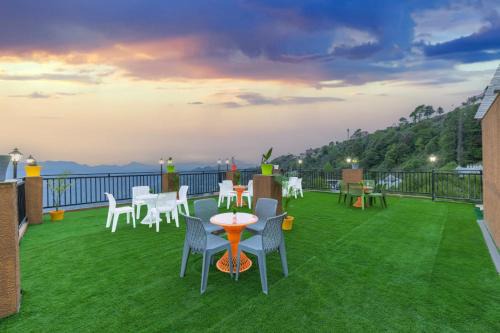 Boutique Hotels & 3 Bed Rooms Villas I Vacations I Conference I MICE I Family Events I Open Air Terrace I Sky Bonfire I Charvi Retreat by Exotic Stays