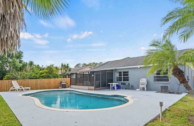 Bradenton 4BR/2BA Home w/Pool & Mini Putt Putt