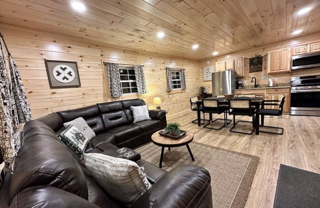 Brand NEW! 2-Bedroom Cabin in Old Forge. AC, Washer/Dryer, WiFi. Walk to town!