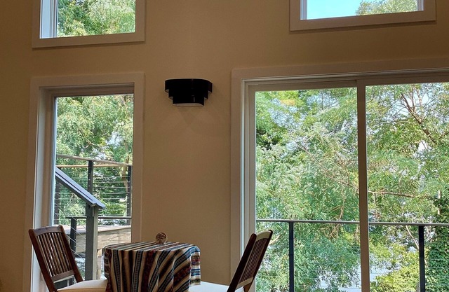 Brand new beautiful in-law suite loft above garage with river View