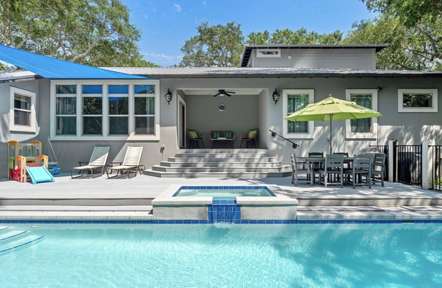 Brand new construction, right off 30-A, 7 minute walk to the beach.