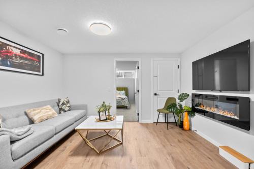 Brand New Cozy2BR House NW Calgary DT Banff Sleep4