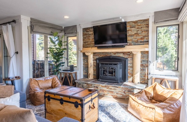 Brand New Listing! 5 minute walk to Canyon Lodge! Newly Updated Two-Bed, Two-Bath, Mountainback #14