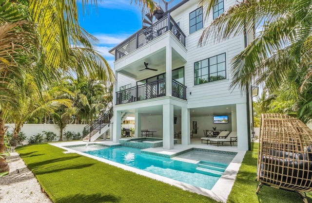 Brand New Luxury Home, Rooftop Deck, Pool - The Mystical Rose