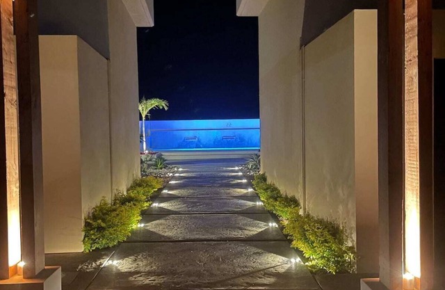 Brand New Modern 1 bedroom - An oasis by the Sea