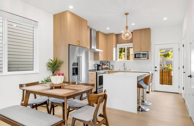 Brand-New Modern Home - Near Downtown, Airport & Stadiums