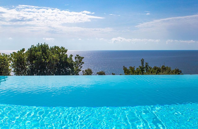 Brand new Villa in front of the sea, swimmingpool