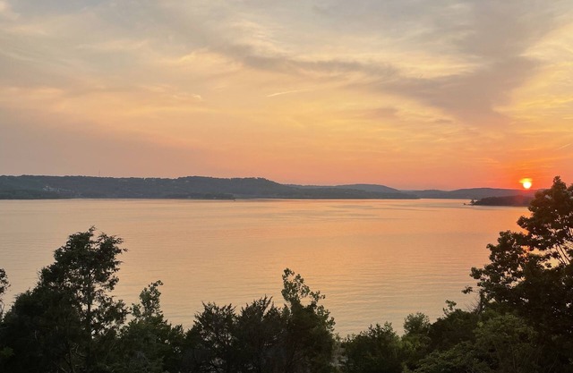 Branson's Greatest Lake Front Condo at Emerald Pointe, 2bd, 2BA on 3rd Floor