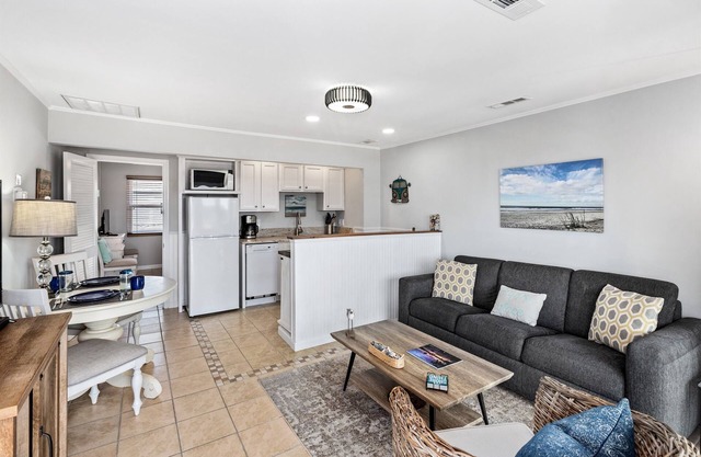 Breaking Away 1br/1ba + Sleeper, 2nd fl Ocean Peek
