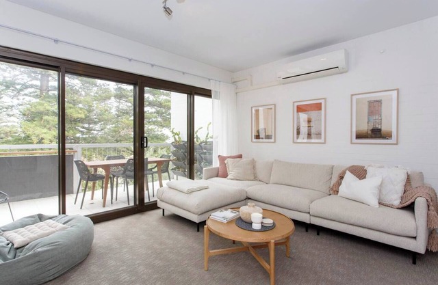 Breaksea Villa : Located just a stones throw from the Beach 5 min drive to Freo