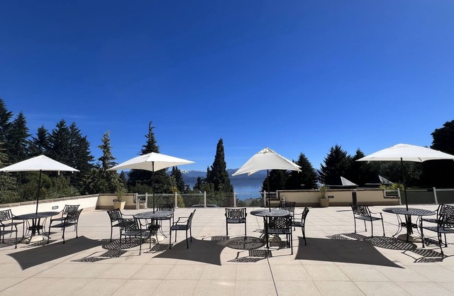 Breathtaking Room with Hot Tub - Peaceful Ambiance – Bariloche Nature Retreat