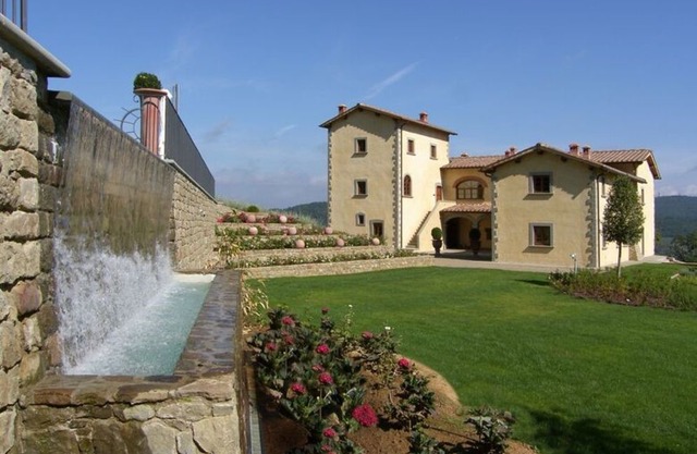 BREATHTAKING 9BD-7BA VILLA IN TUSCANY W/POOL, 9 MILES FROM FLORENCE!