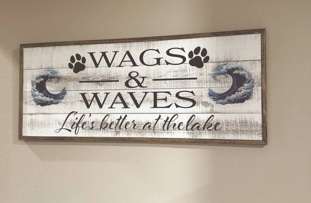 Breathtaking lake-view condo in Camdenton. Perfect for families & friends!