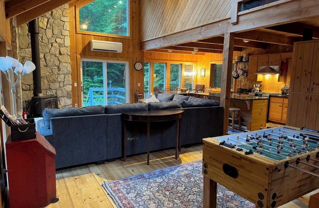 Breathtaking Post & Beam minutes from Jiminy Peak, Williamstown, lakes & hiking