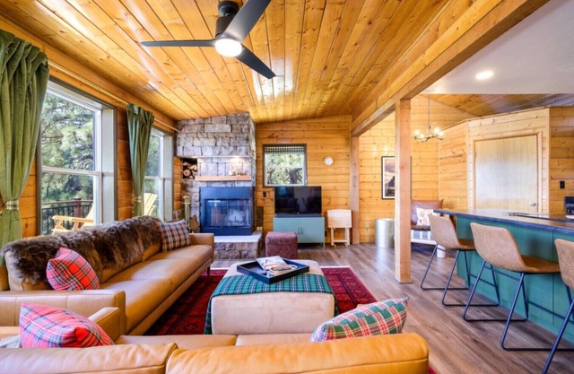 Breathtaking Views. Elevated Comfort. Pets Welcome