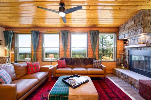 Breathtaking Views Elevated Comfort Pets Welcome