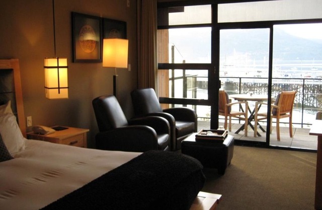 Brentwood Bay Resort - Deluxe Ocean Suite