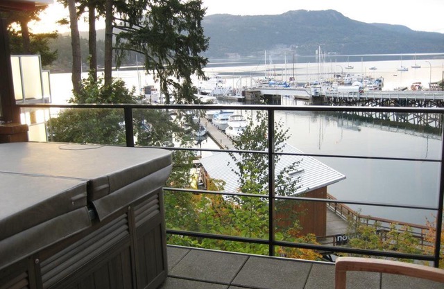 Brentwood Bay Resort - One Bedroom