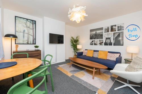 Brett Stays - Modern - All Mod Cons - SmartTV - BBQ - Sleeps 8