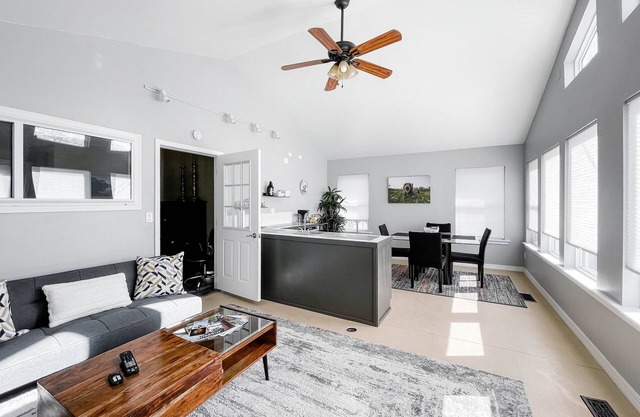 Bright 1BR in Historic Home Walk to UM & Downtown Mid-Term Stays Allowed