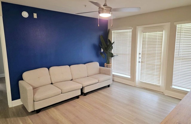 Bright 2Bed Apt opposite NRG & TMC with Pool | Gym