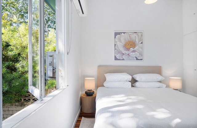 Bright 3-Bed with Garden by Banks Street Reserve